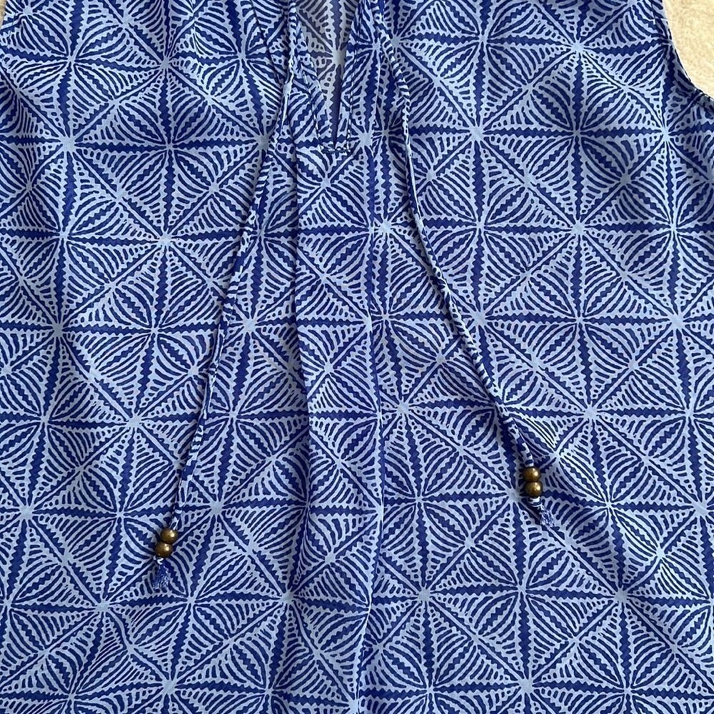 Gap Top (XS) - Picture 3 of 5